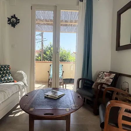 Holiday home Maison 2 Personnes Sur Bn000-018